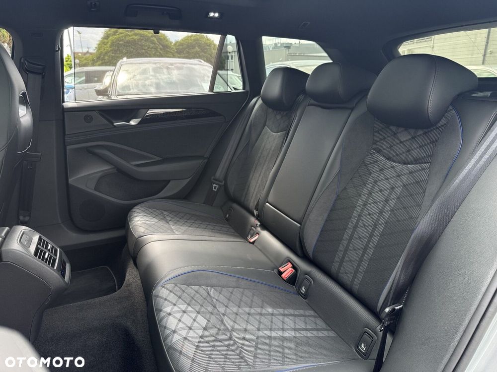 Volkswagen Passat Variant 2.0 TDI SCR 4Mot R-Line DSG - 15