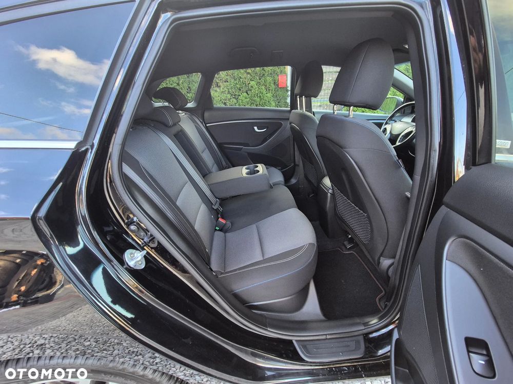 Hyundai i30 blue Kombi 1.6 GDi Passion - 32