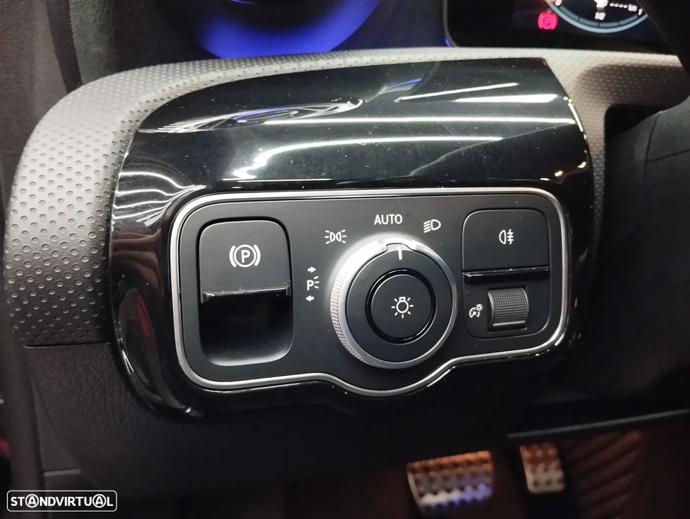 Mercedes-Benz A 250 Limousine e AMG Line - 20