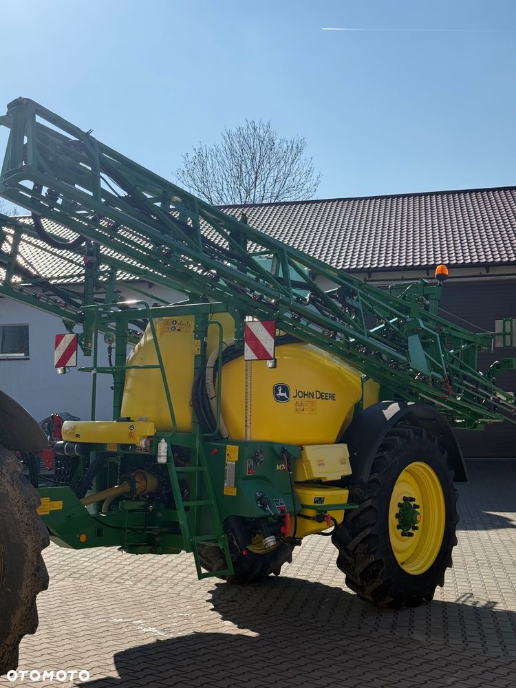John Deere M740i - 2