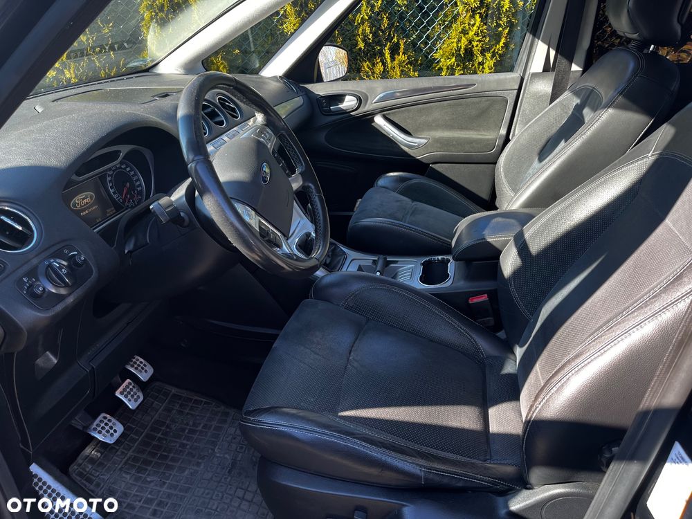 Ford S-Max - 13