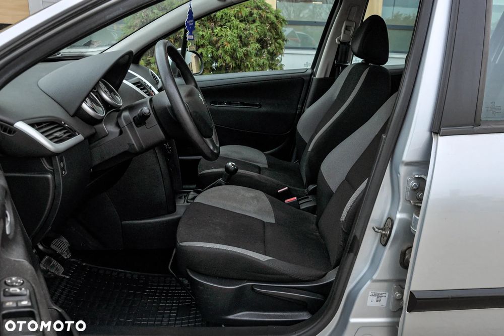 Peugeot 207 - 7