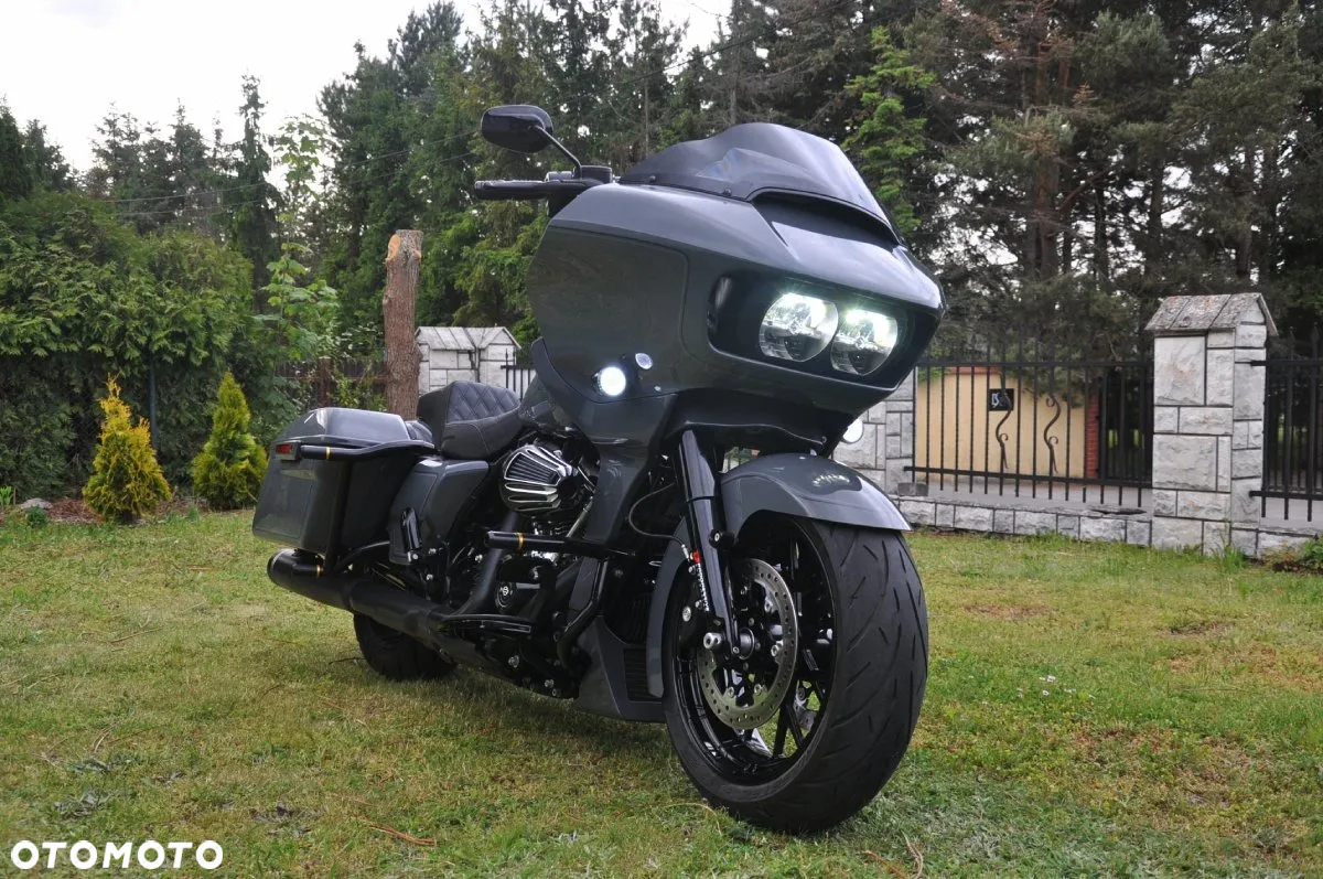 Harley-Davidson Touring Road Glide - 2