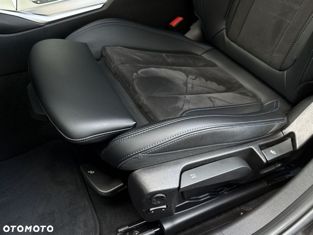BMW Seria 3 320d xDrive - 22