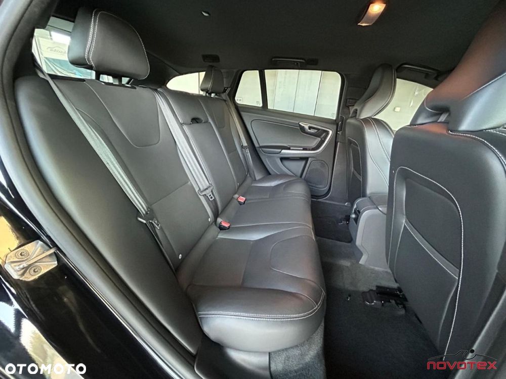 Volvo V60 T3 Momentum - 17