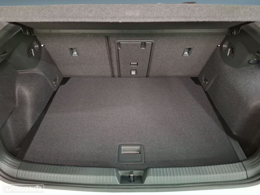 VW Golf 1.5 TSI Urban - 23
