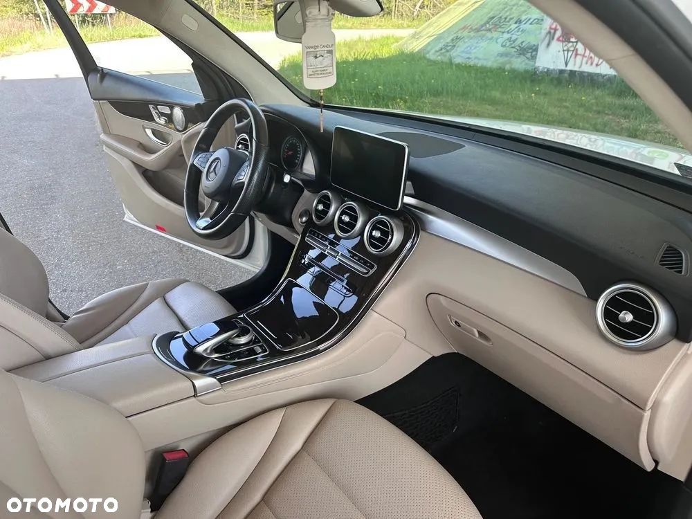 Mercedes-Benz GLC 300 4Matic 9G-TRONIC - 9