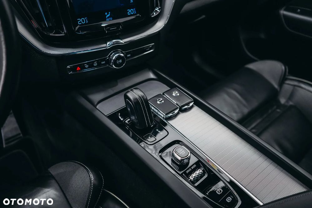 Volvo XC 60 B4 D AWD Geartronic RDesign - 24