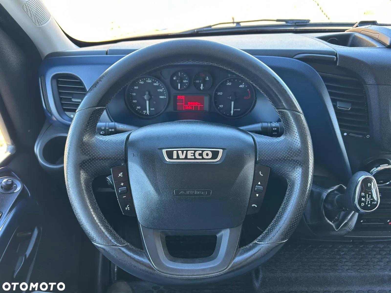 Iveco Daily 40C18 35C18 3.0 HPI Hi-Matic Kontener 9 palet + winda 1000kg + drzwi boczne **Tylko 198tyś. km.**KLIMA**Serwis**Sprowadzony** - 12