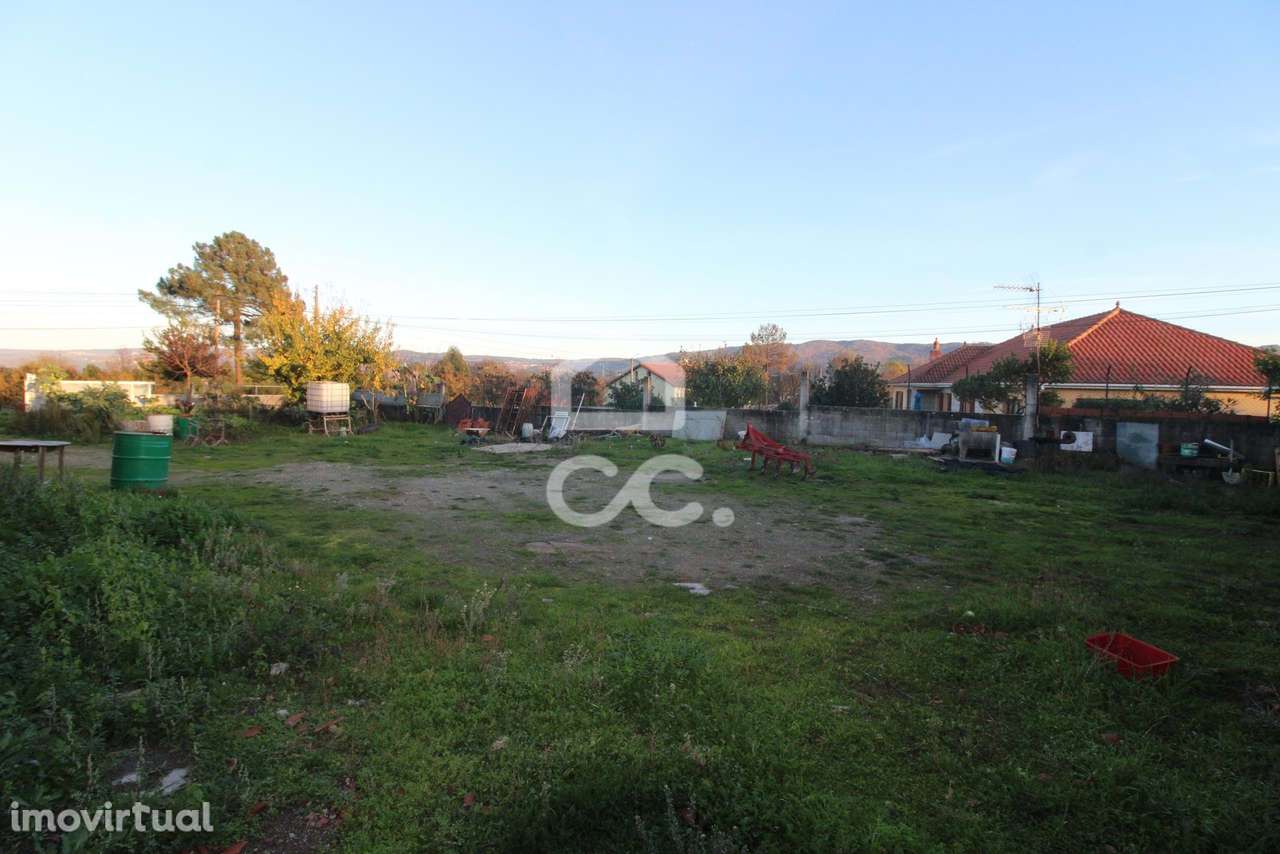 Terreno para construção com anexos na periferia da cidade - Grande imagem: 5/18