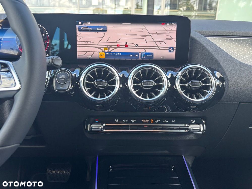 Mercedes-Benz GLA - 13