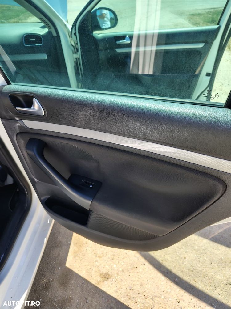 Volkswagen Golf 1.6 TDI DPF MATCH - 15