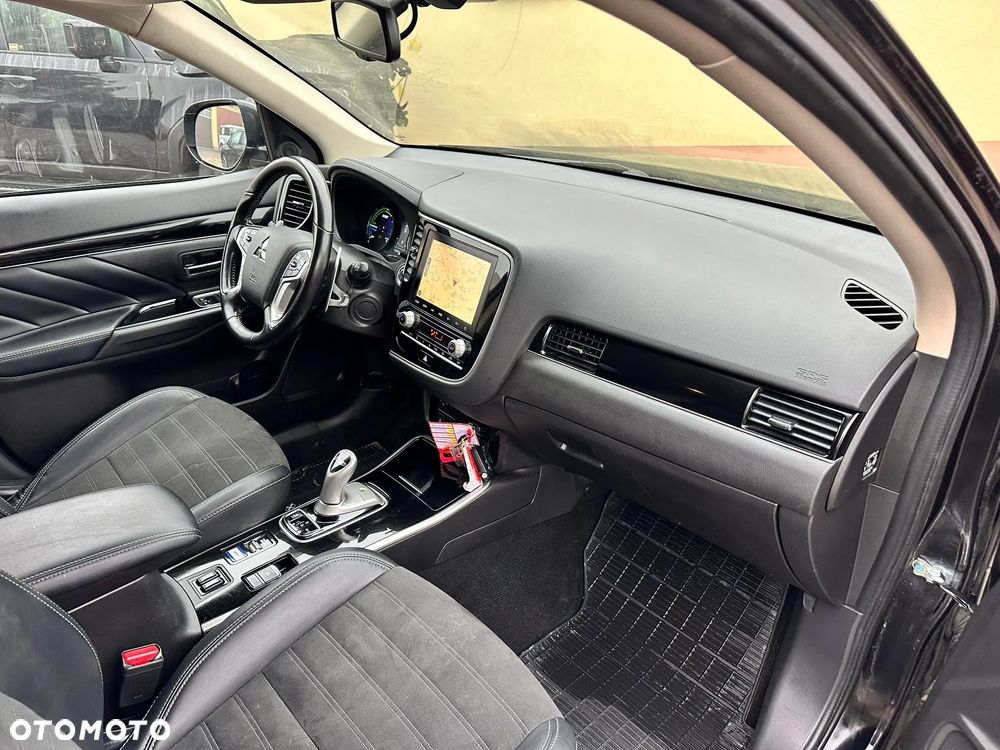 Mitsubishi Outlander 2.4 4WD Diamant - 17