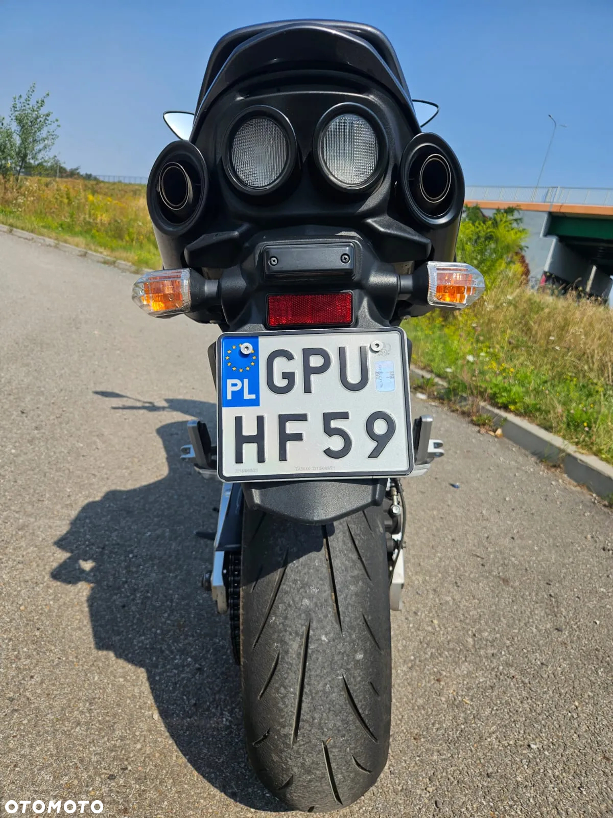 Suzuki GSR - 6