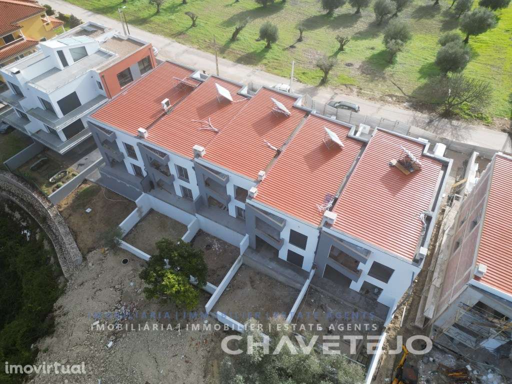 Moradia T4 de arquitectura moderna junto à cidade de Tomar. Ultimas... - Grande imagem: 4/18