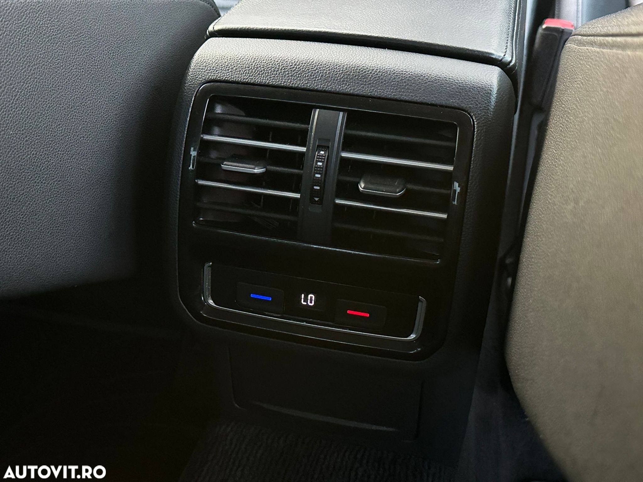 Volkswagen Passat 2.0 TDI DSG Highline - 30