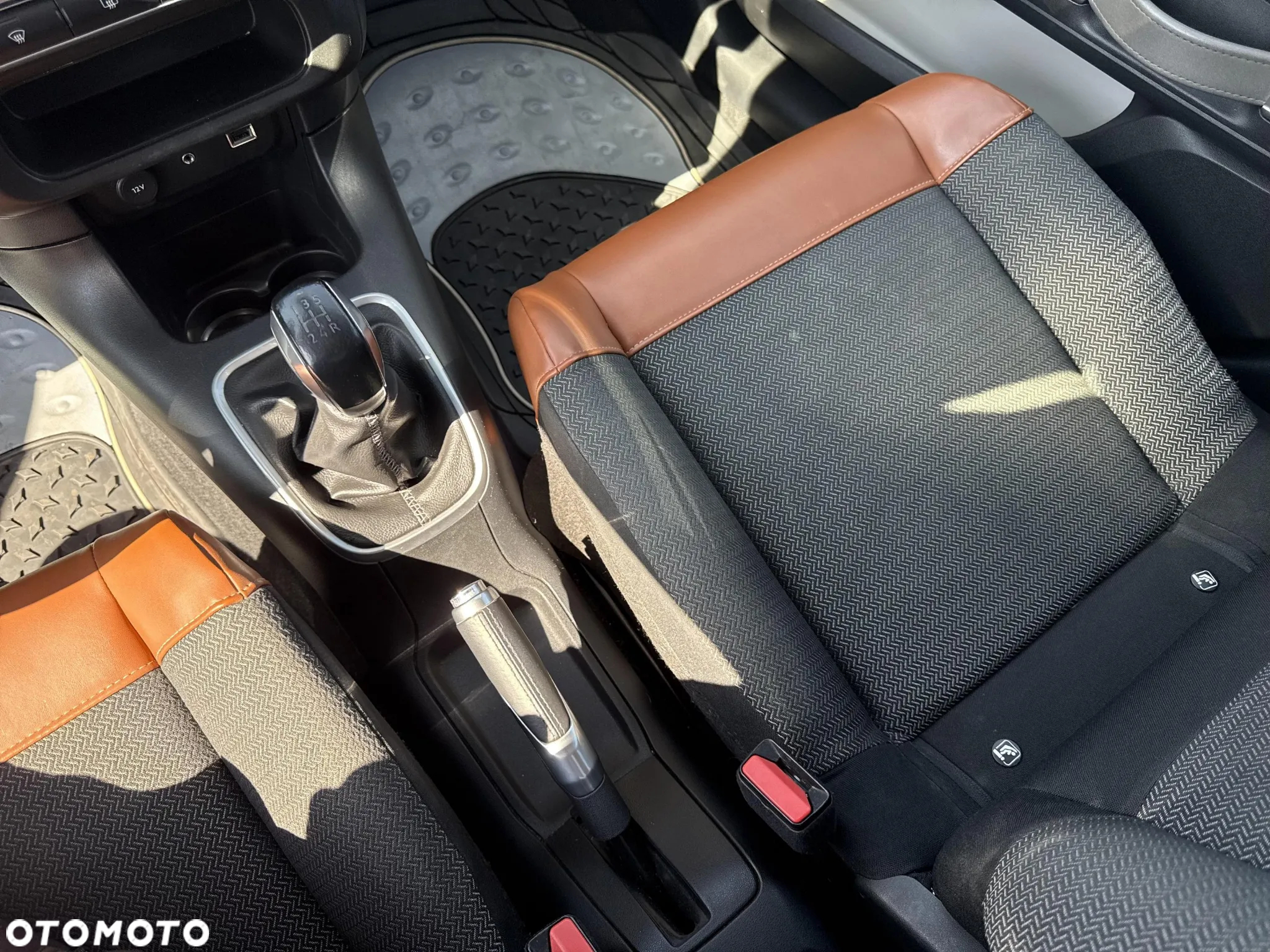 Citroën C3 1.2 PureTech GPF Shine S&S - 27