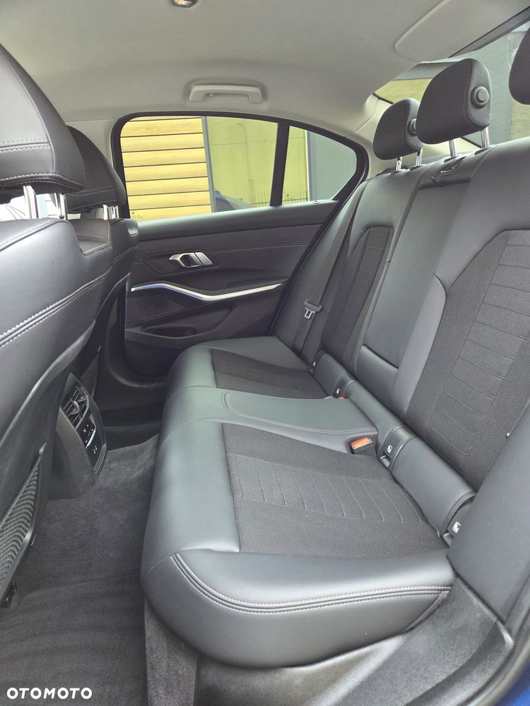 BMW Seria 3 320d Sport Line - 18