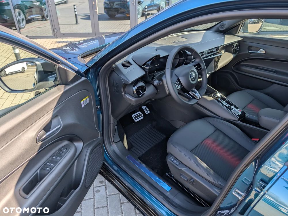 Alfa Romeo Junior 1.2 mHEV Ti eDCT - 11