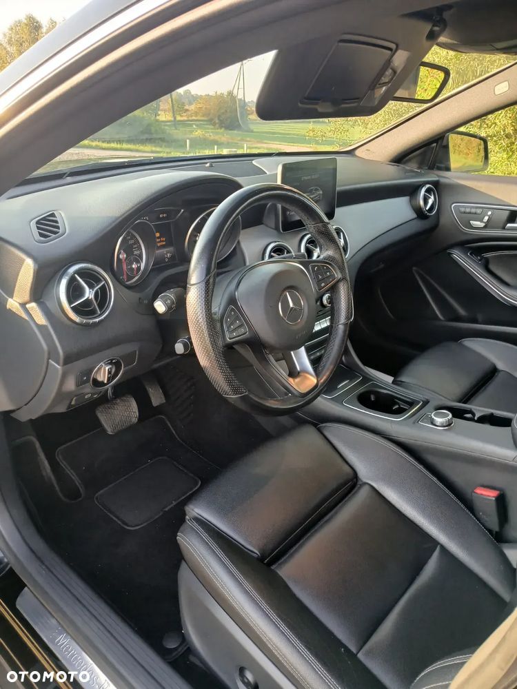Mercedes-Benz CLA 250 7G-DCT - 19