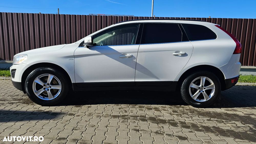 Volvo XC 60 D5 AWD Geartronic Momentum - 11