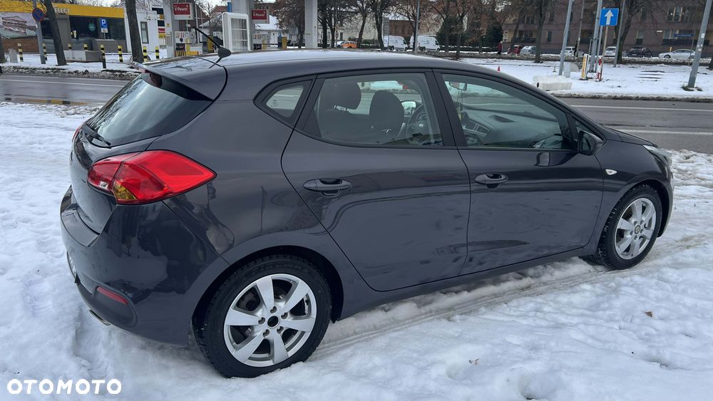 Kia Ceed - 4