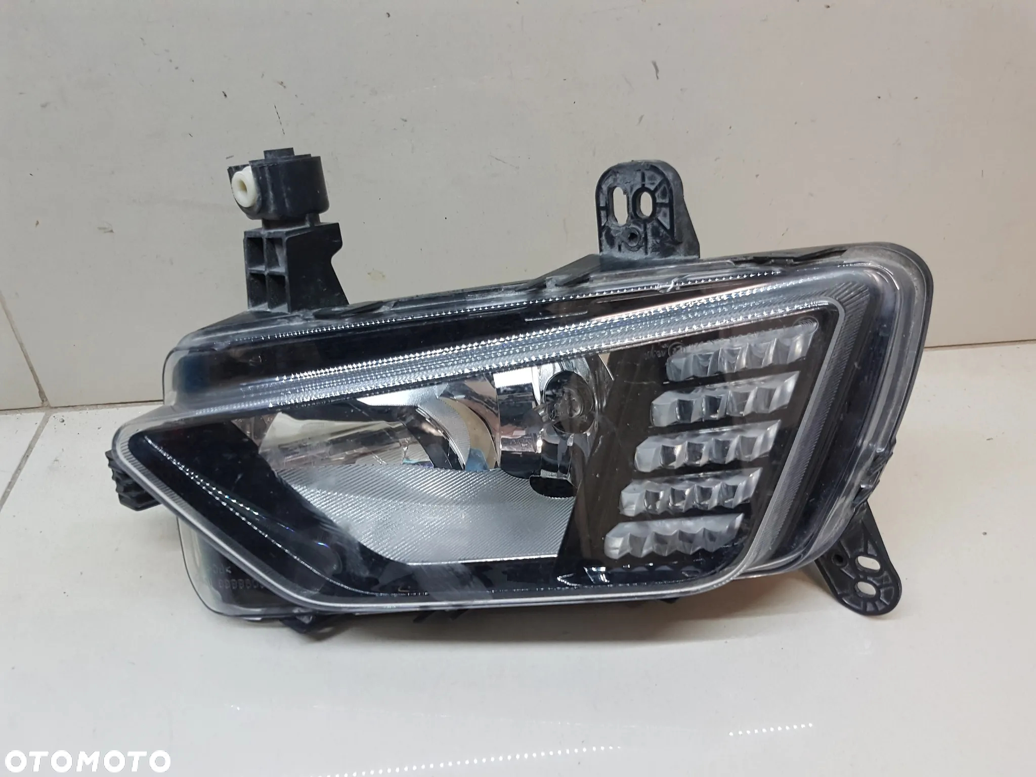 VW POLO VI 2G0 18- HALOGEN LEWY LUB PRAWY LED DLR - 6