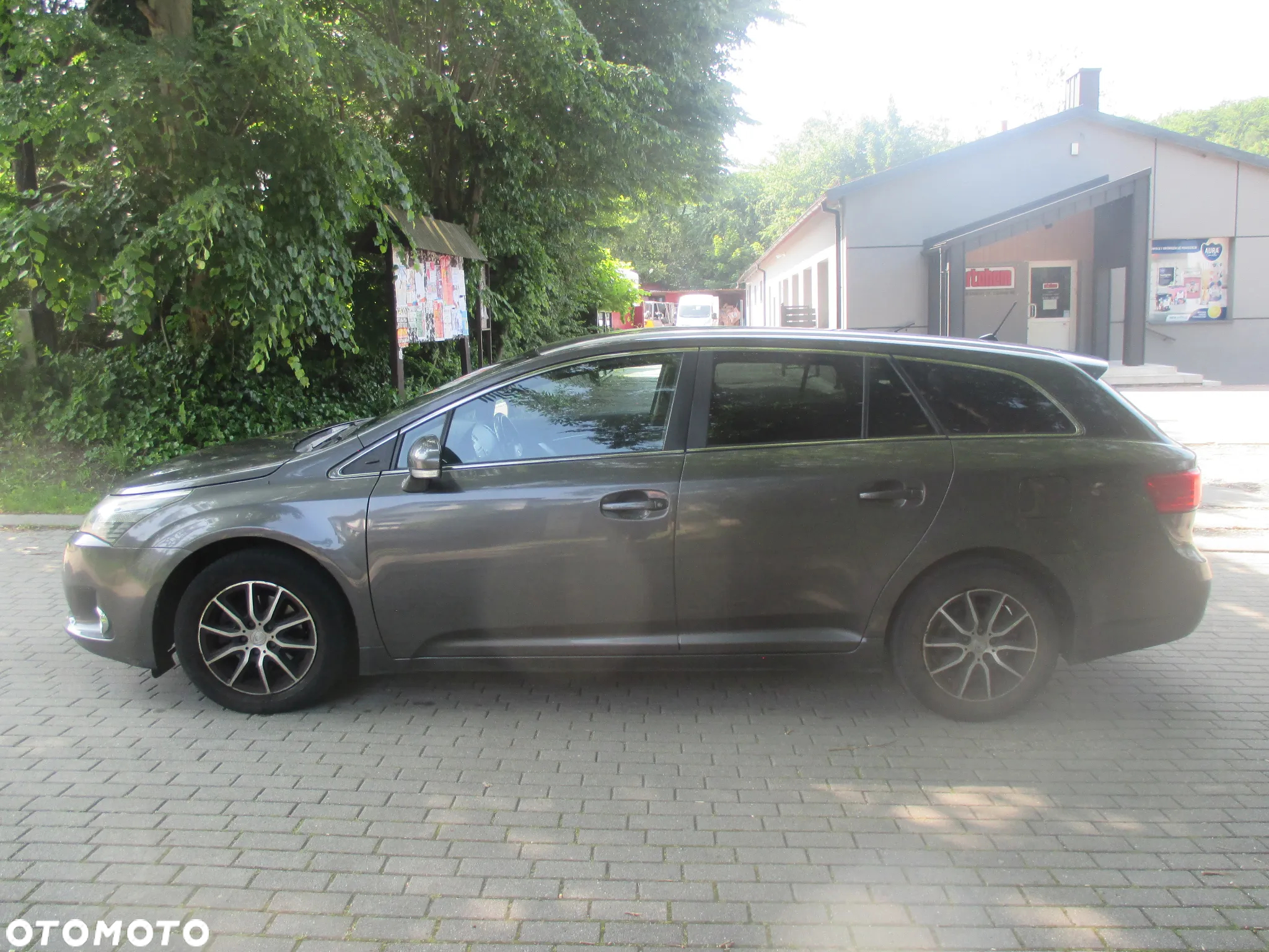 Toyota Avensis 2.0 D-4D Sol - 2