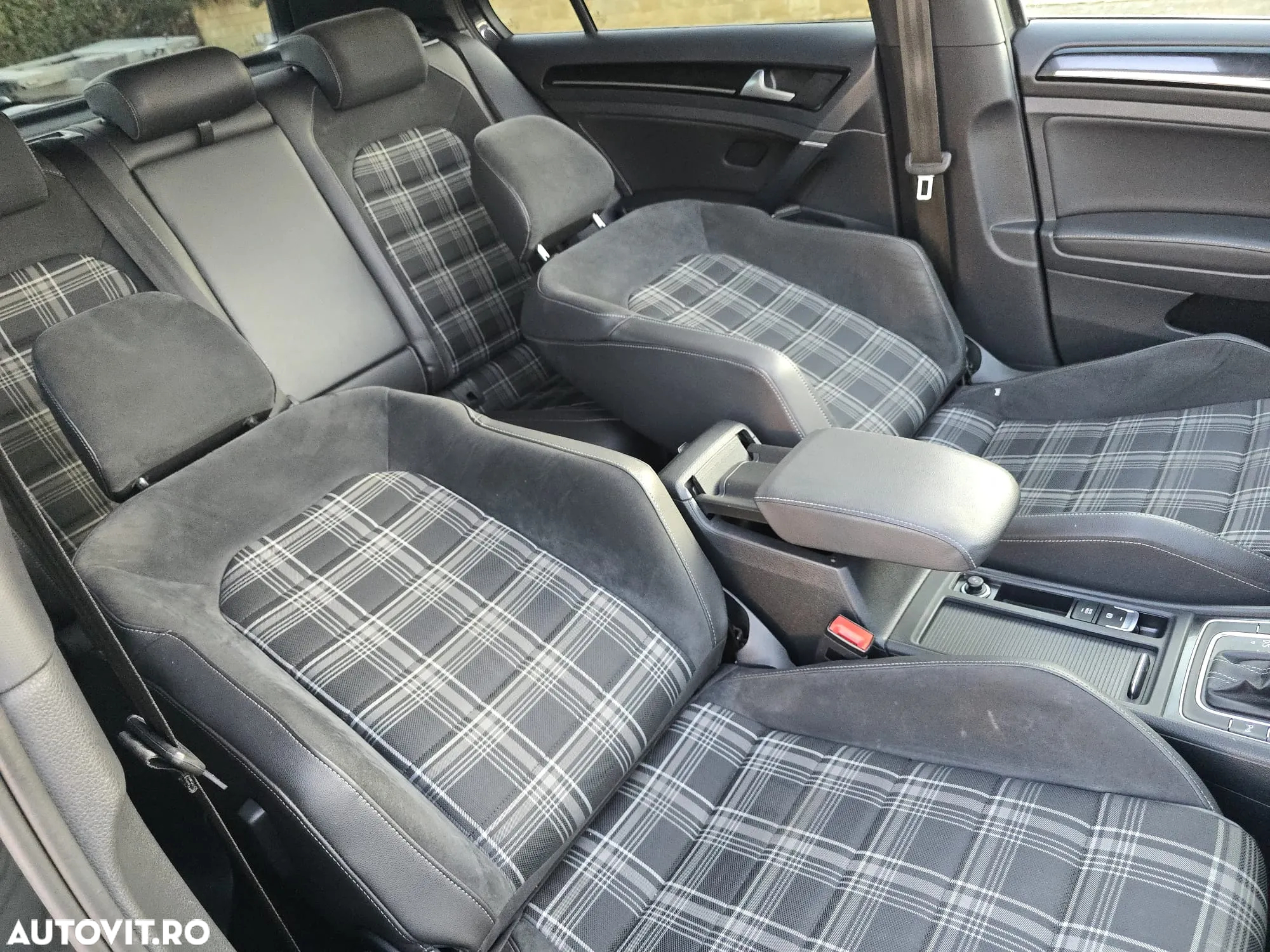 Volkswagen Golf 2.0 TDI DSG GTD - 11