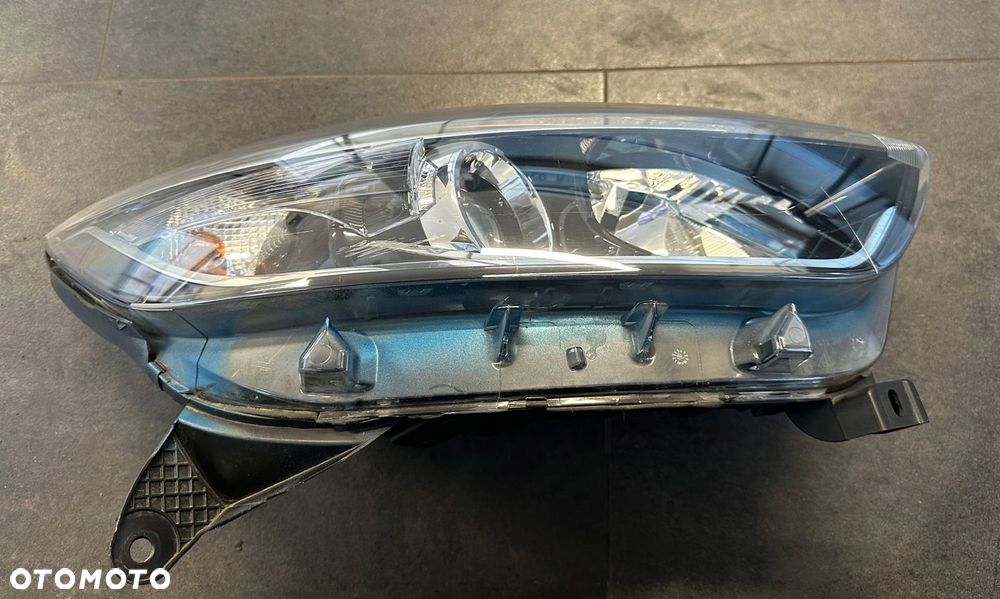 LAMPA PRAWA RENAULT CAPTUR 13-17 260100947R - 5