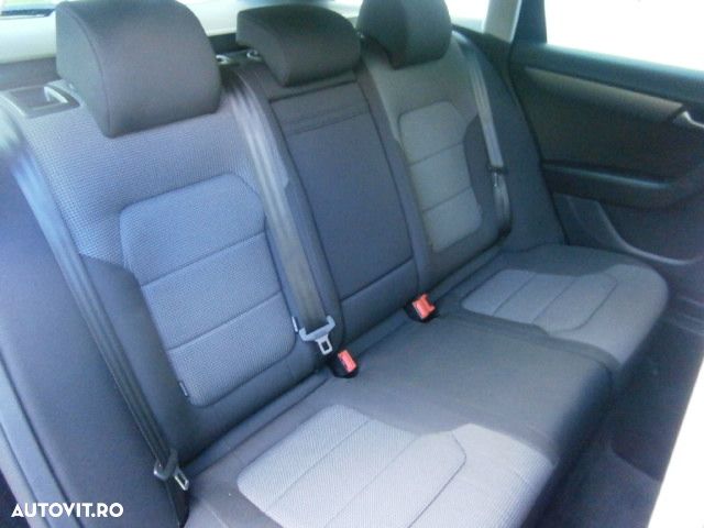 Volkswagen Passat 1.6 TDI BlueMotion Technology Comfortline - 13