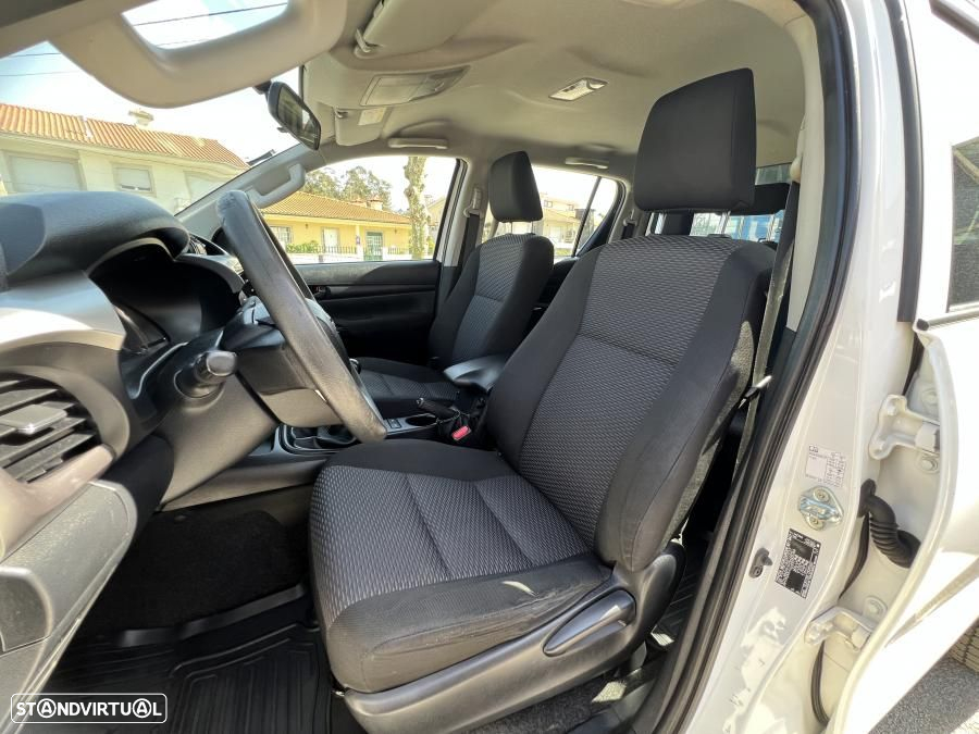 Toyota Hilux 2.4 D-4D 4WD CD CM - 18