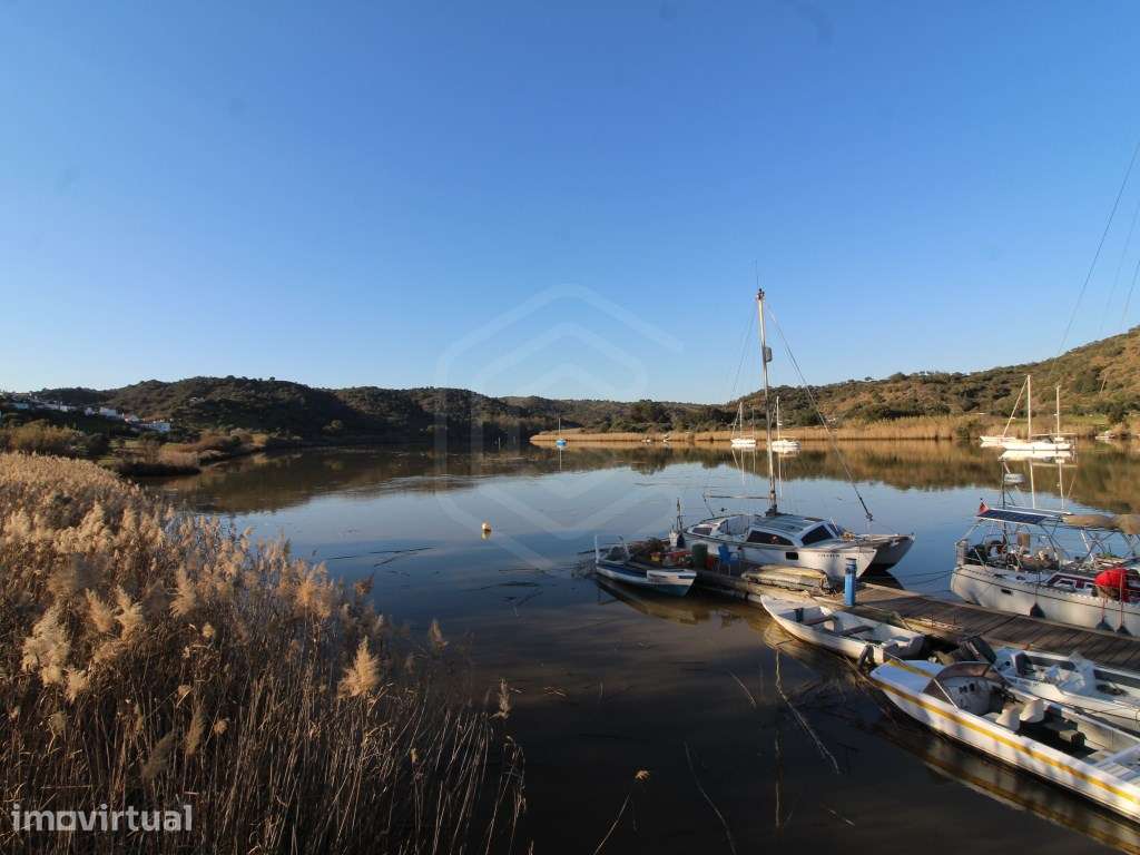 Ruína nas Laranjeiras junto ao rio, Alcoutim, Algarve - Grande imagem: 3/25
