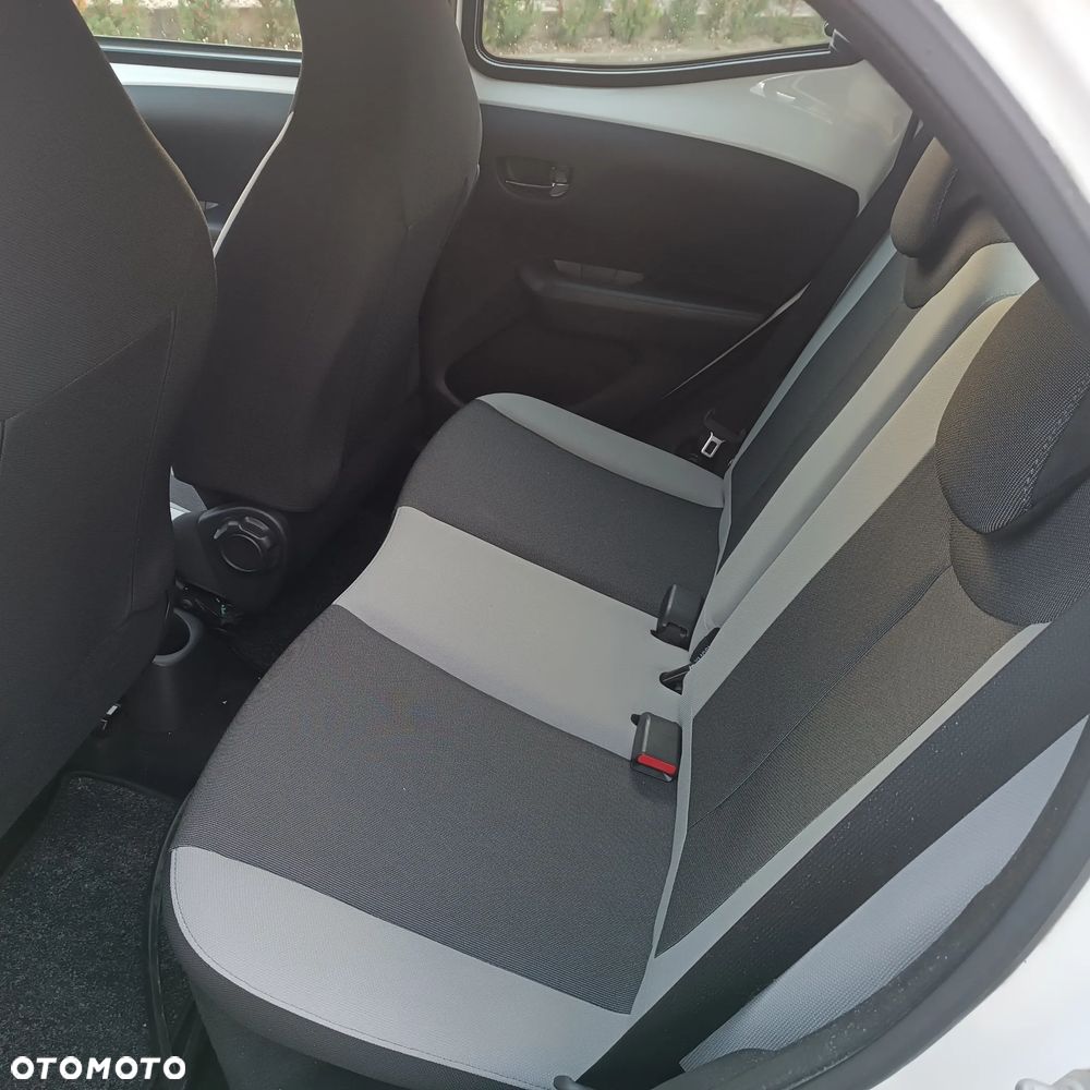 Toyota Aygo x mit x-business Paket - 7
