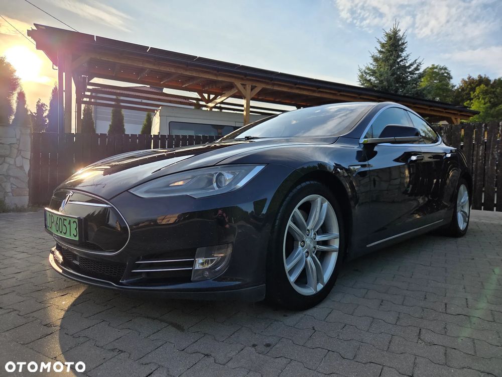 Tesla Model S 85 D - 23