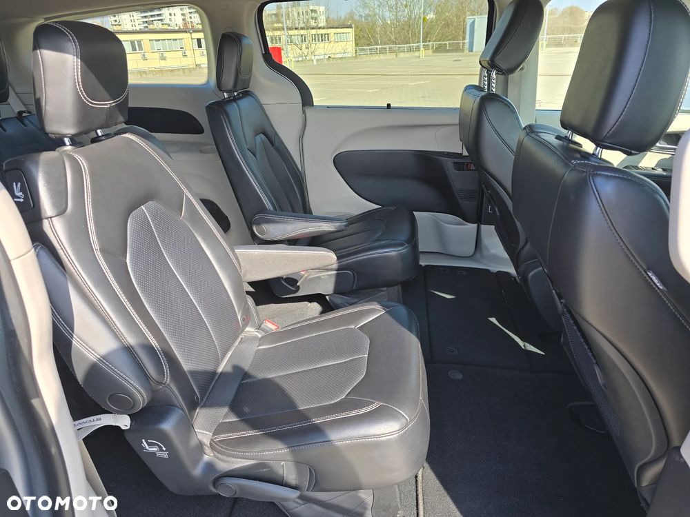 Chrysler Pacifica - 21