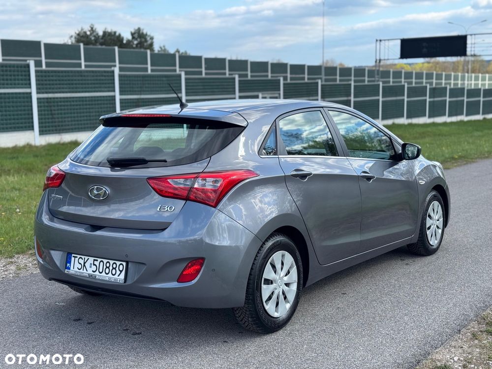 Hyundai i30 blue 1.4 - 3