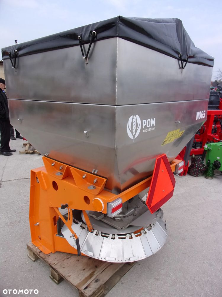 Pronar Posypywarka T-130, T-131, T-132, Piaskarka, Solarka, Rozsiewacz wapna i nawozów RCW, Piaskarka komunalna, solarka rozsiewacz piasku soli KŁOS, Rozsiewacz komunalny N 065 POM Augustów, Pług odśnieżny prosty, łamany, strzałka Ursus, Inter-Tech, Pronar - 18