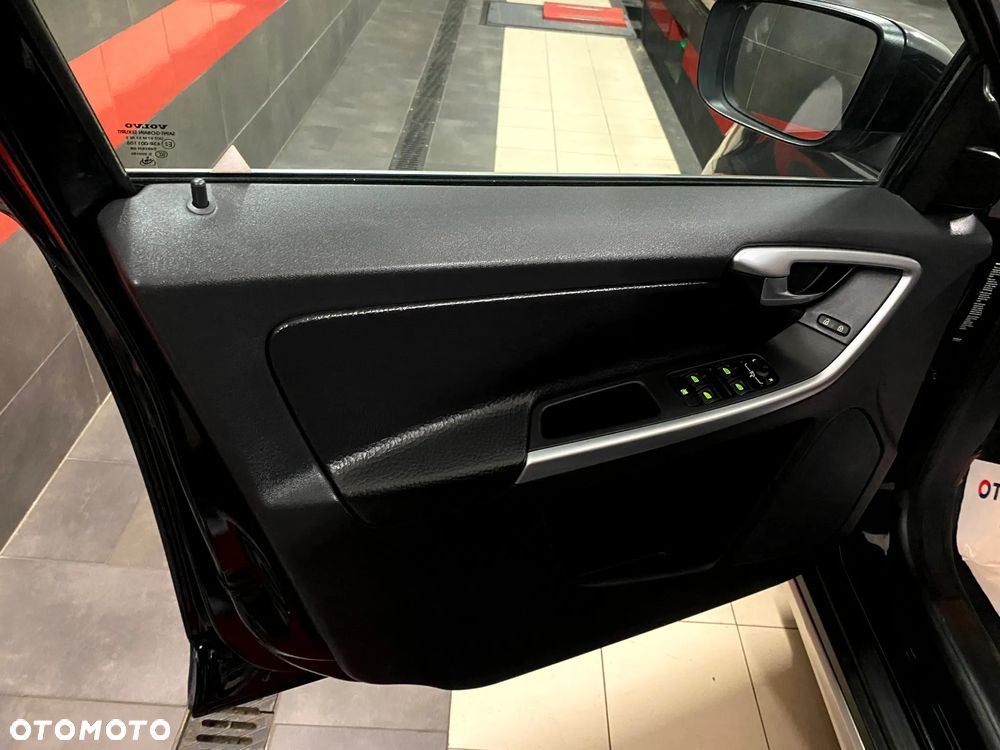 Volvo XC 60 D5 AWD Summum - 14