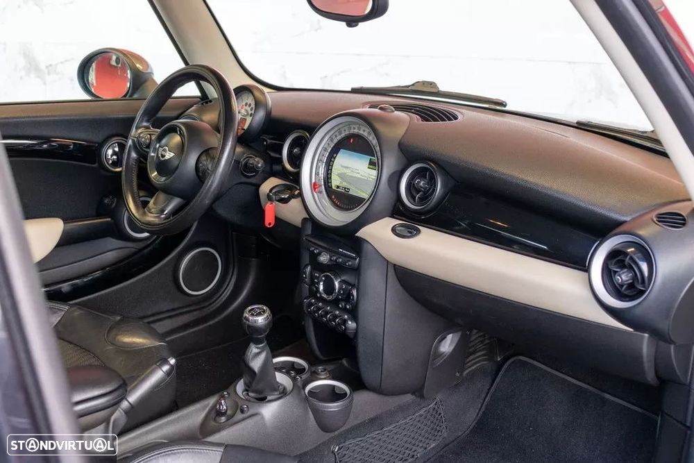 MINI 3 Portas One D - 19