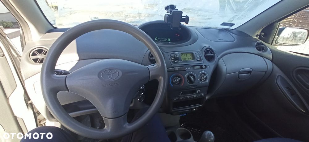 Toyota Yaris 1.0 Base - 9