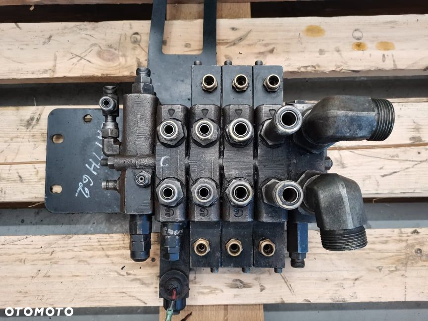 Rozdzielacz hydrauliczny CAT TH 63 - 11