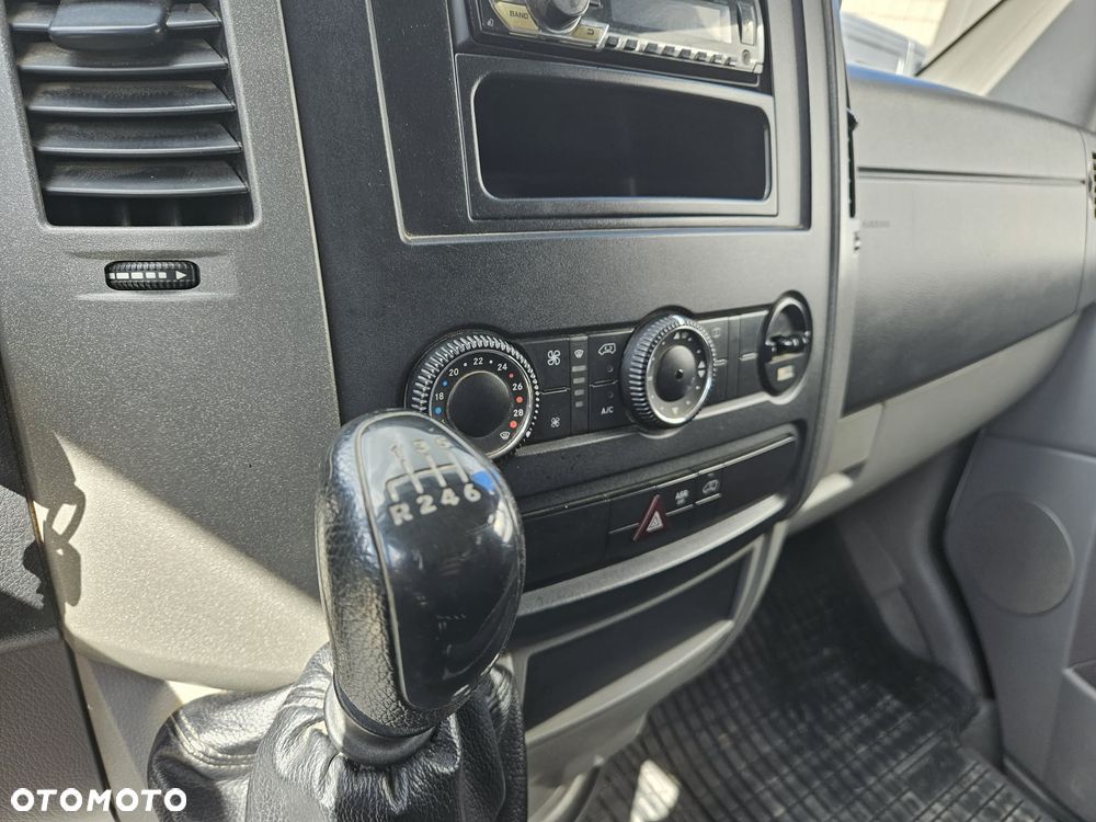 Mercedes-Benz Sprinter - 11