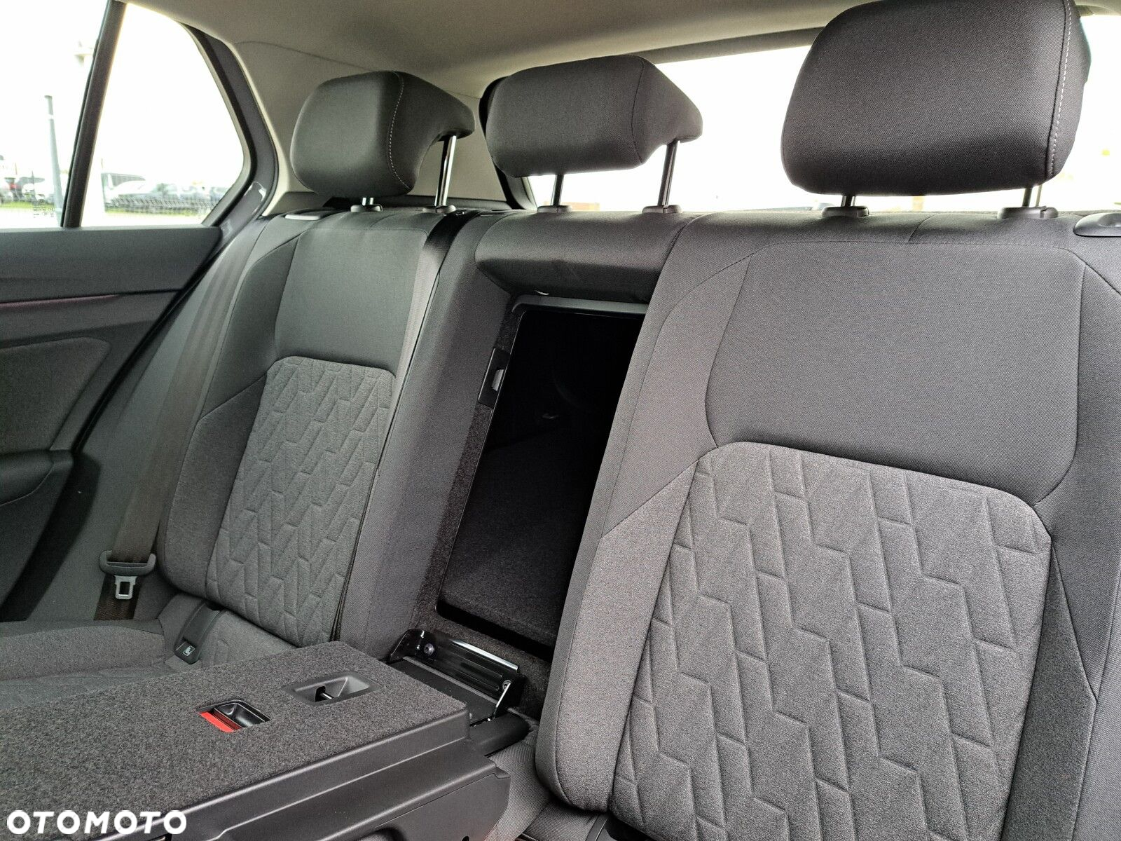 Volkswagen Golf VIII 1.5 eTSI mHEV Life Plus DSG - 34