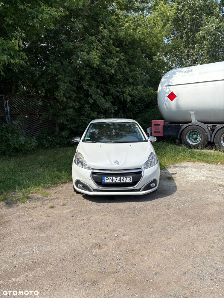 Peugeot 208 - 1