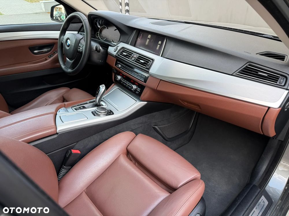 BMW Seria 5 525d Luxury Line - 26