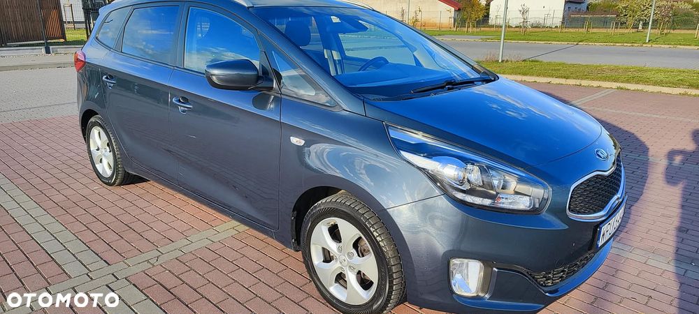 Kia Carens - 11
