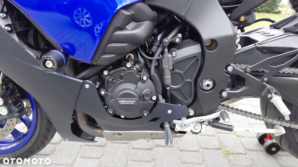 Yamaha R1 - 10