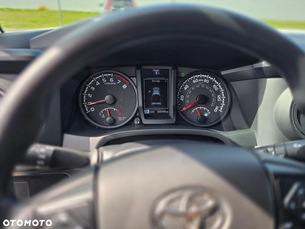 Toyota Tacoma - 8