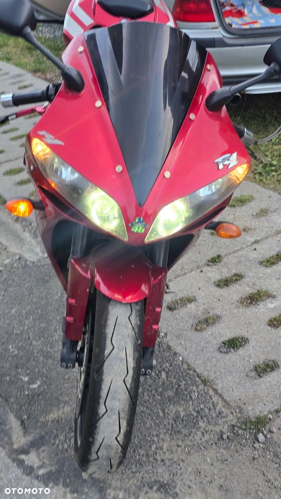 Yamaha R1 - 3